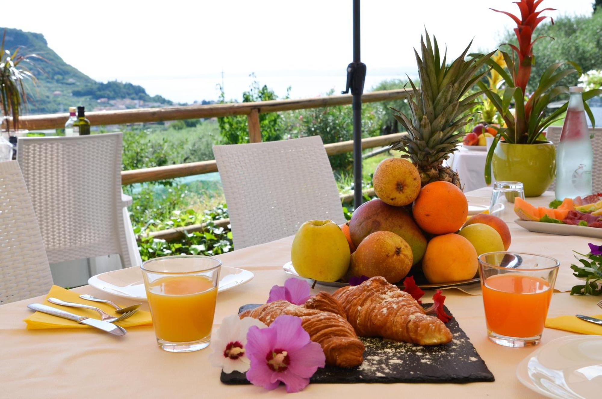 Relais Villa Olivi Костермано Екстер'єр фото